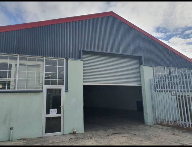 361M² FACTORY RENTED IN TRIANGLE FARM